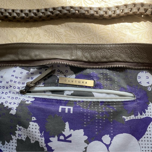 Dautore oversized leather slouch hobo bag . Excellent gently loved preowned bag - Picture 8 of 15